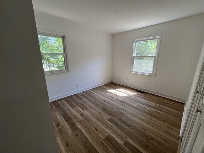 Building Photo - 5933 North Hills Dr