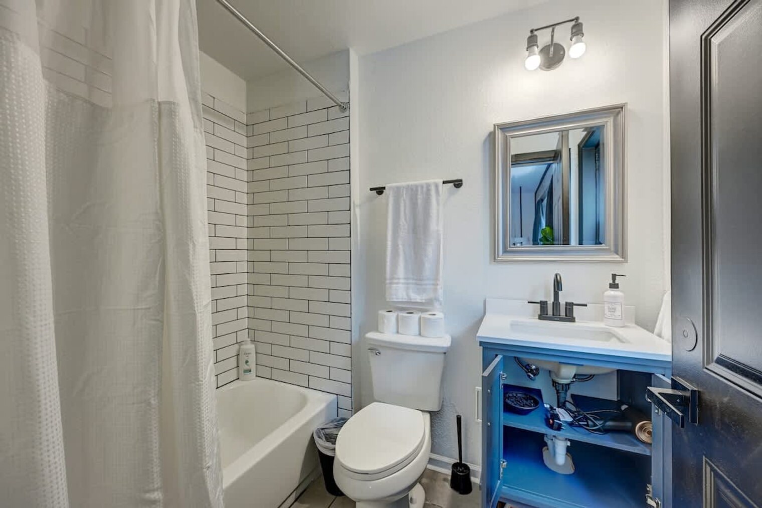 Building Photo - 1930 N Prospect Ave