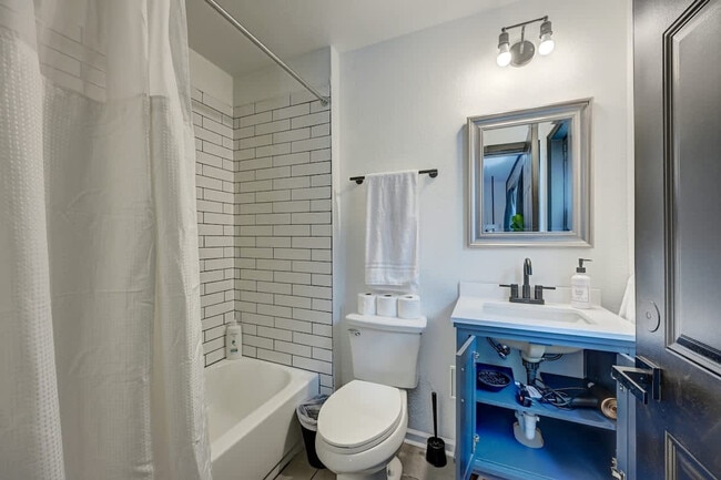 Building Photo - 1927 N Prospect Ave