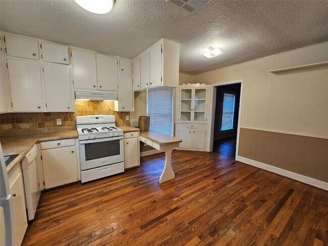 Building Photo - 603 Landrum