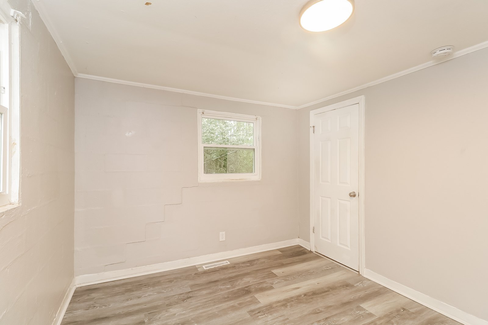 Building Photo - 324 Adams Ave