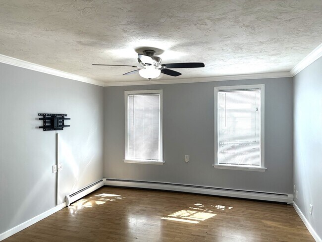 Building Photo - 396 Durfee St