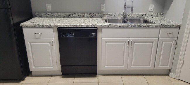 Building Photo - 1405 18th Avenue SW