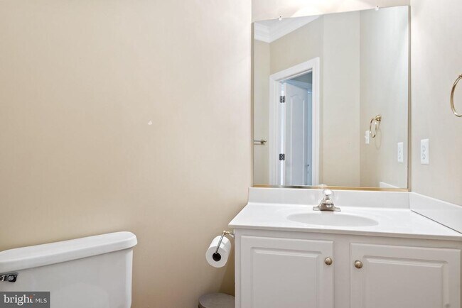 Building Photo - 2202 Sarah Woods Ct