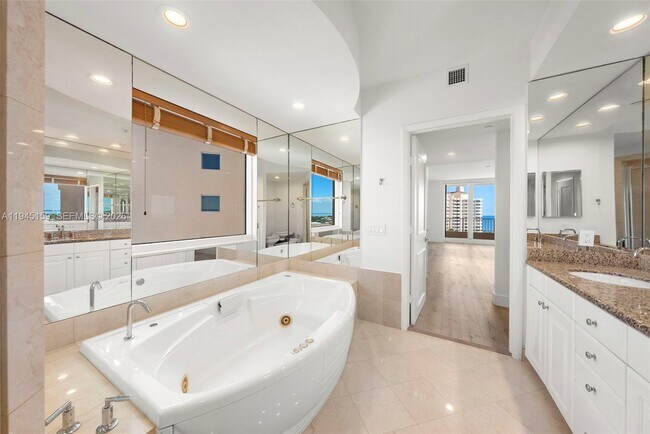 Building Photo - 789 Crandon Blvd