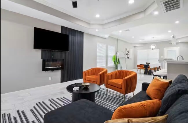 Building Photo - 5914 Southridge St