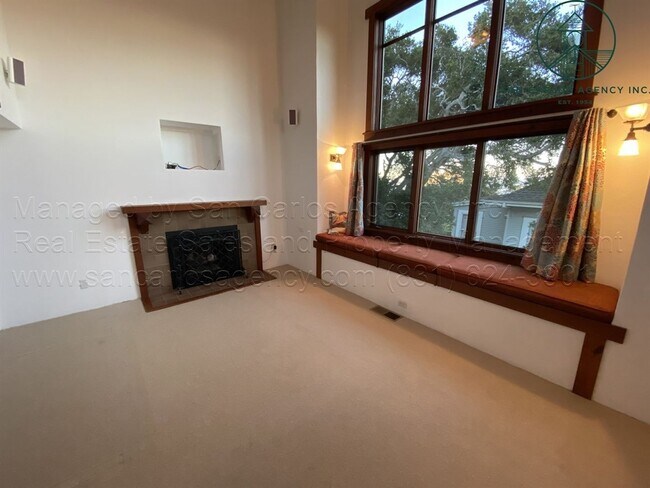 Building Photo - Craftsman-Style Downtown Pacific Grove Home