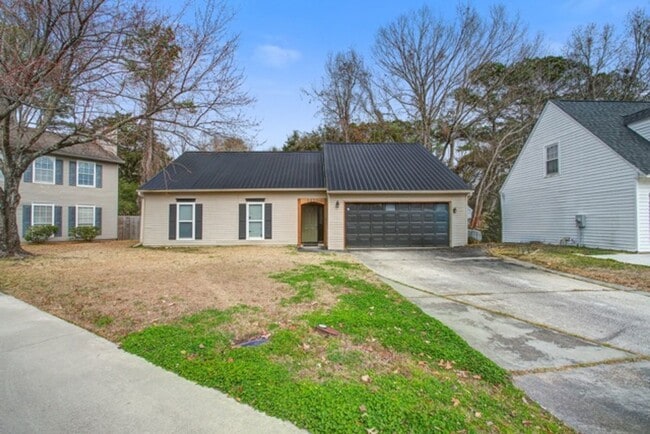 Building Photo - 2451 Castlereagh Rd