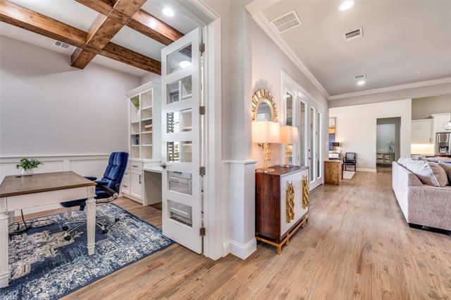 Building Photo - 3945 Wellesley Ave