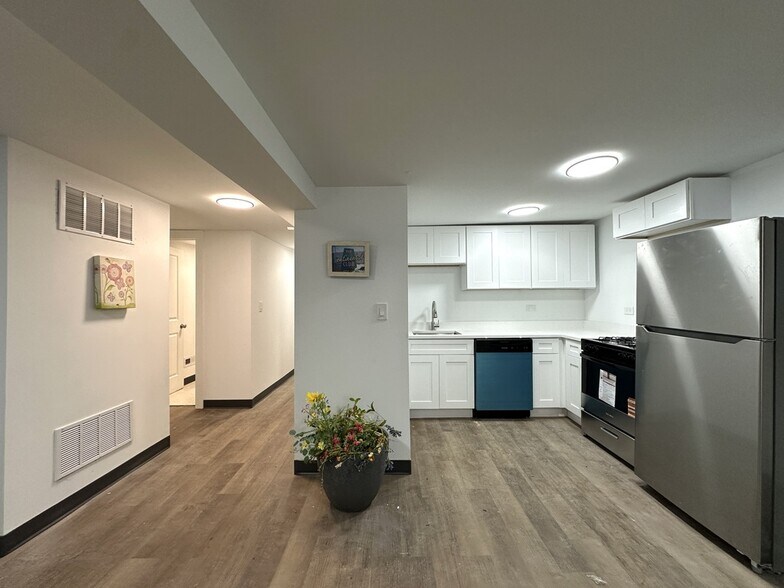 Building Photo - 1626 N Fairfield Ave