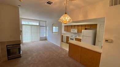 Building Photo - HUGE 2 Bedroom 3 Bathroom Condo in Southeast Denver
