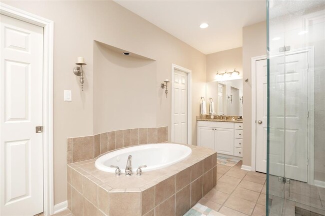 Building Photo - 5325 McCulloch Cir