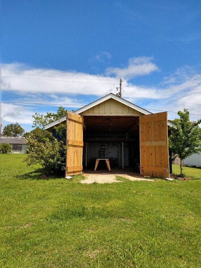 Building Photo - 108 Hawkins Creek Ln