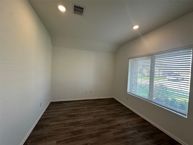 Building Photo - 5111 Winslow Grv Dr