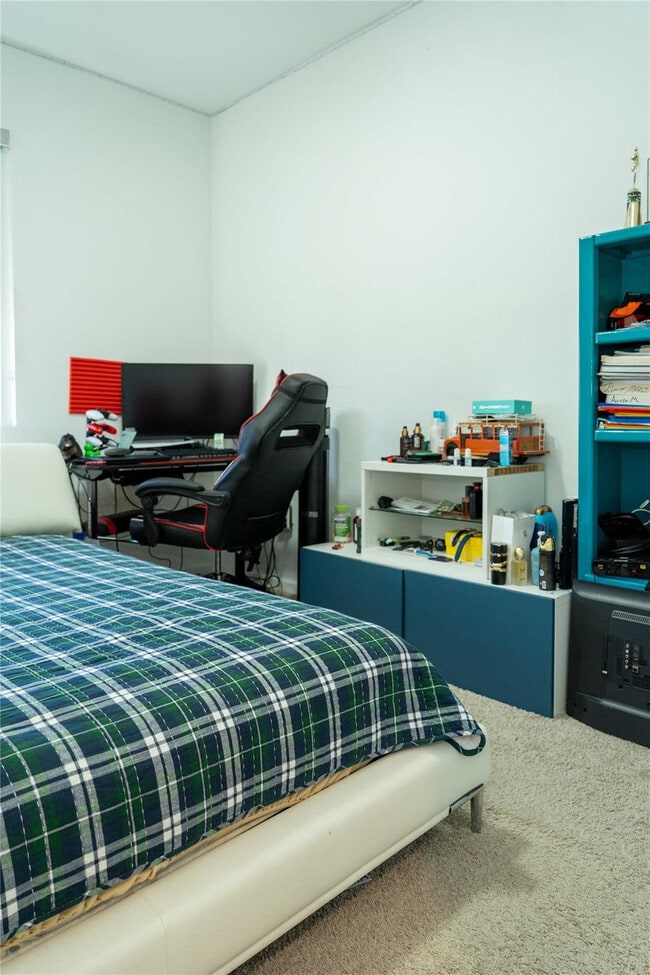 Building Photo - 1176 SW 7th Ct