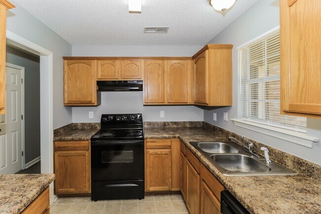 Building Photo - 9762 Misty Pine Dr