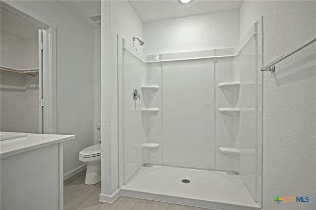 Building Photo - 527 Sarah Wy