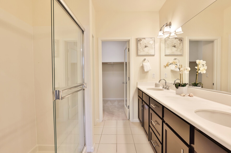 Master Bath with Walk-In Closet - 1310 Nestwood Way