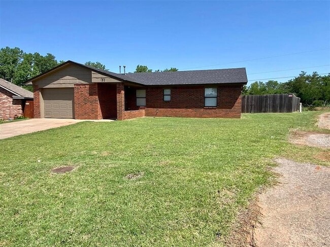 Building Photo - 137 Elmwood Ave