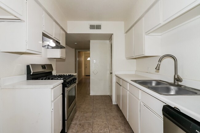 Building Photo - 3006 Falk Ct