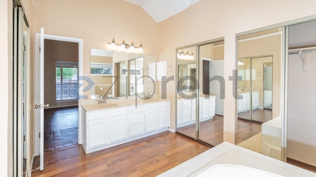 Building Photo - 4315 Lakebend W Dr