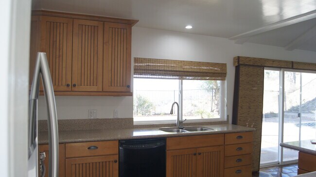 Building Photo - 27403 Garza Dr