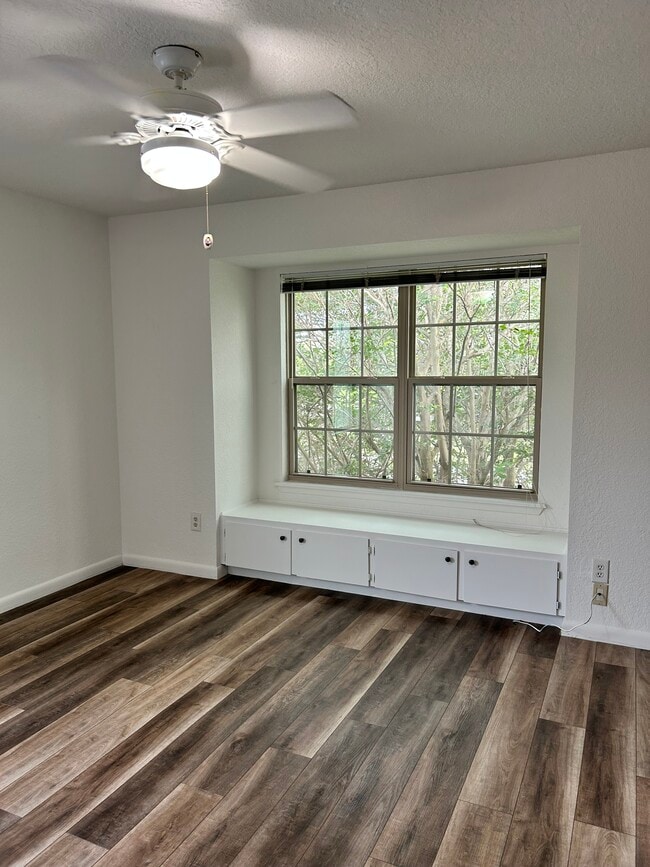 Building Photo - 4042 Laguna Shores Rd