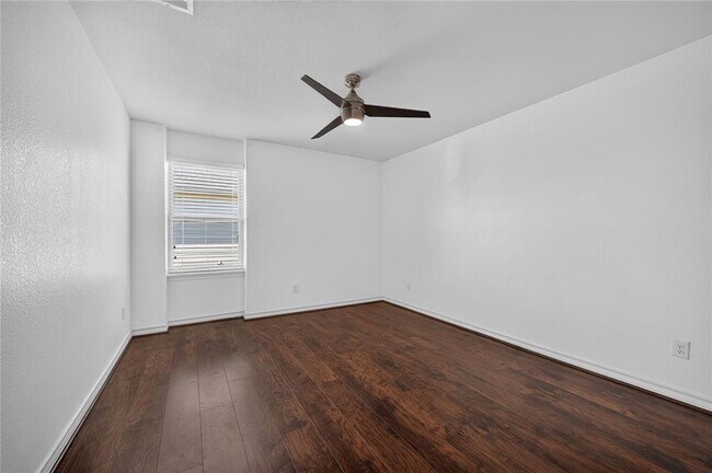 Building Photo - 7634 Leonardo Dr