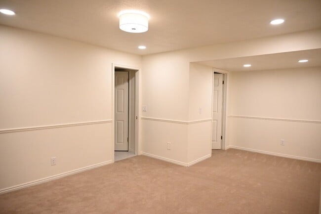 Building Photo - 1186 Beverly Way