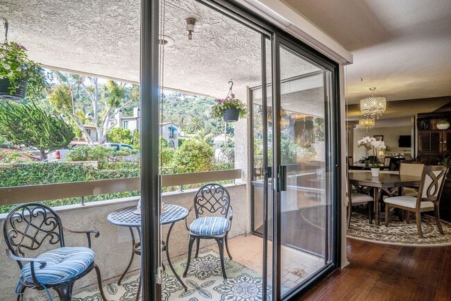 Building Photo - Malaga Cove Beauty