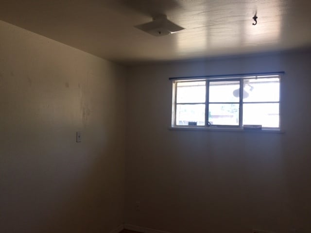 Building Photo - 3 bedrooms/1.5 bath Ranch House