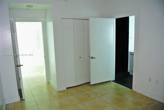 Building Photo - 900 Biscayne Blvd