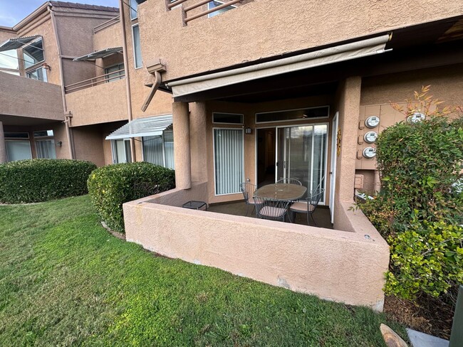 Building Photo - Beautiful Furnished 2 Bedroom Home on Golf Course!!