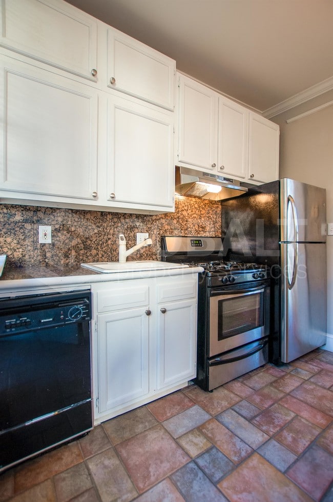 Building Photo - 729 Bonaventure Ave NE