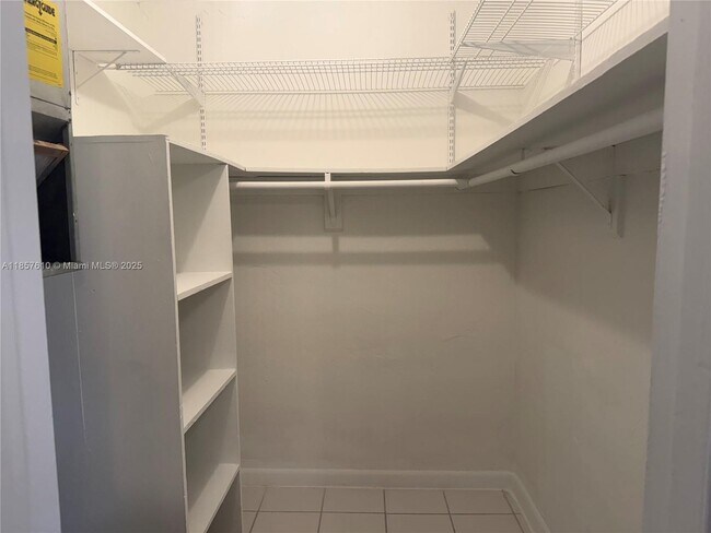 Building Photo - 8370 SW 65th Ave
