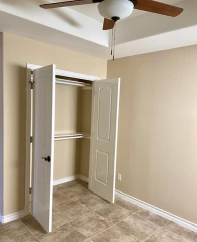 Building Photo - 2021 Treasure Oaks Dr