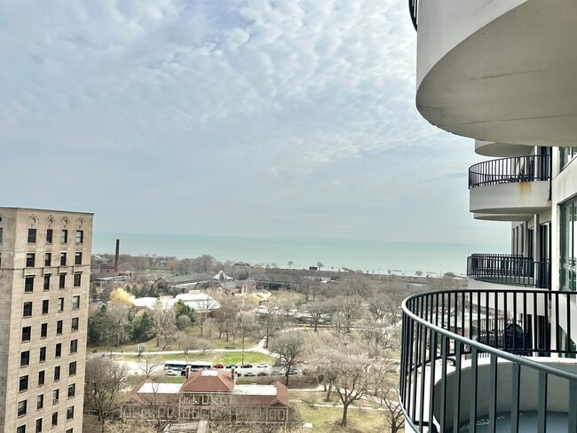 Building Photo - 2020 N Lincoln Park W