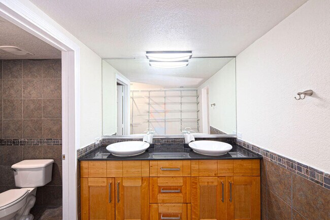 Building Photo - 2400 Centergate Dr