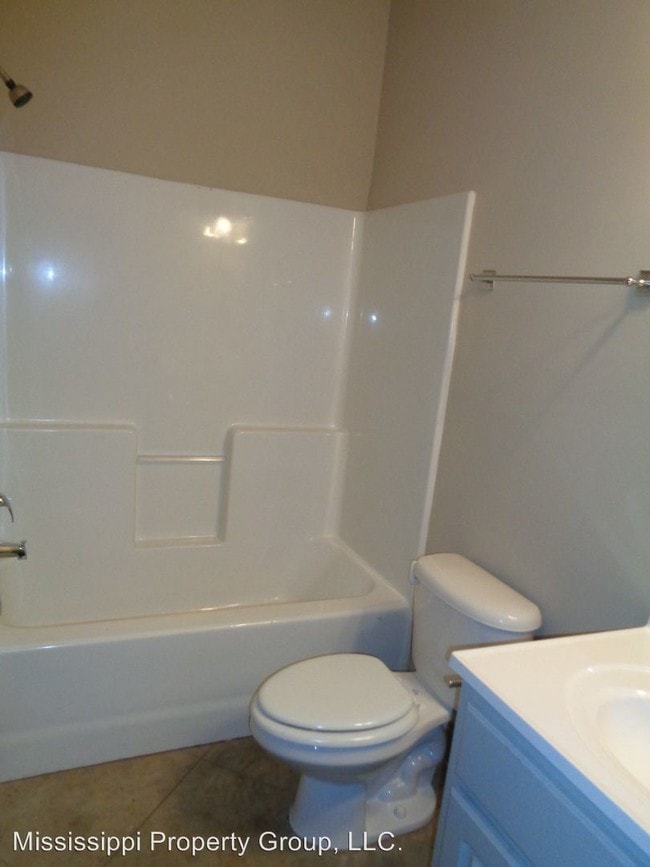 Building Photo - 3 br, 3 bath House - 111 Mondrian Place