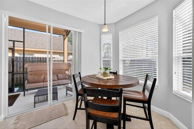 Building Photo - 1400 Holly Glen Run