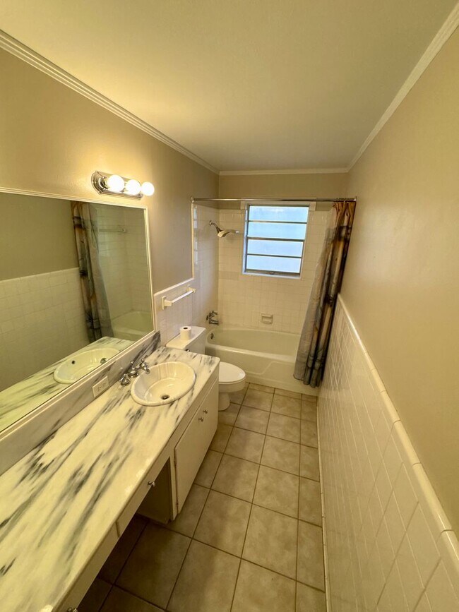 Building Photo - Cross Lake