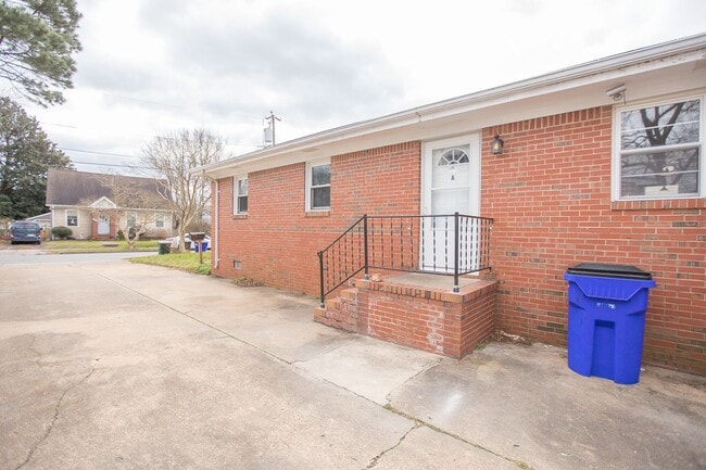 Building Photo - 9275 Hickory St