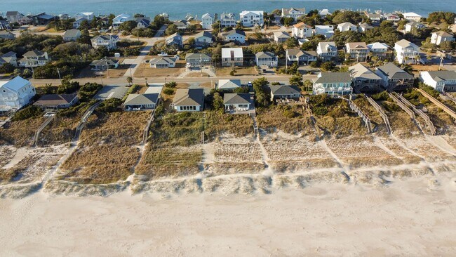 Building Photo - Off Season Coastal Cottage September 2026 through Mid February 2027- Fully Furnished- 3 Month Min...