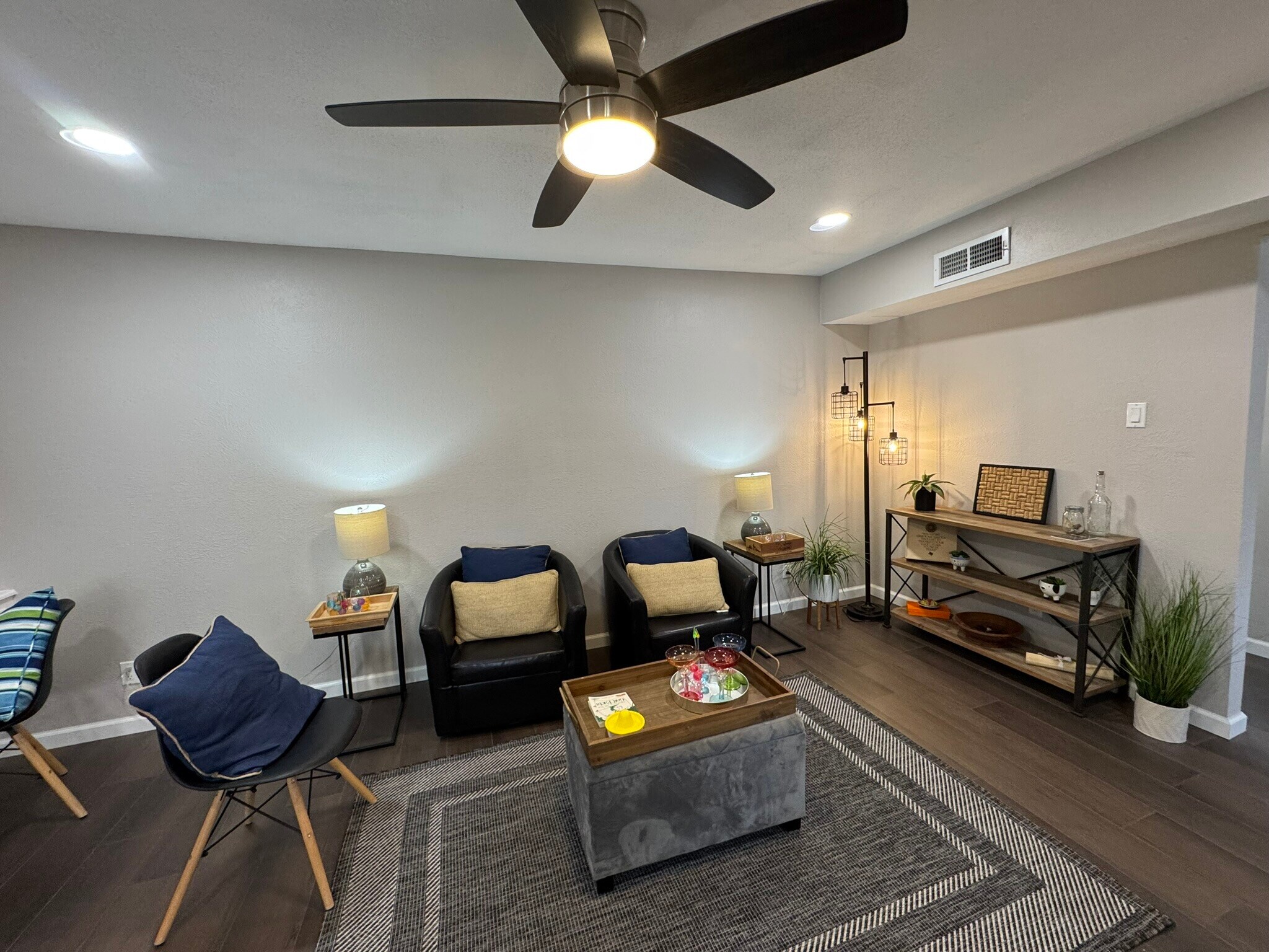 Building Photo - 4512 Amesbury Dr