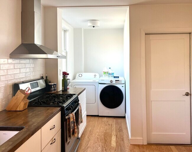 Building Photo - 52 Ralph St