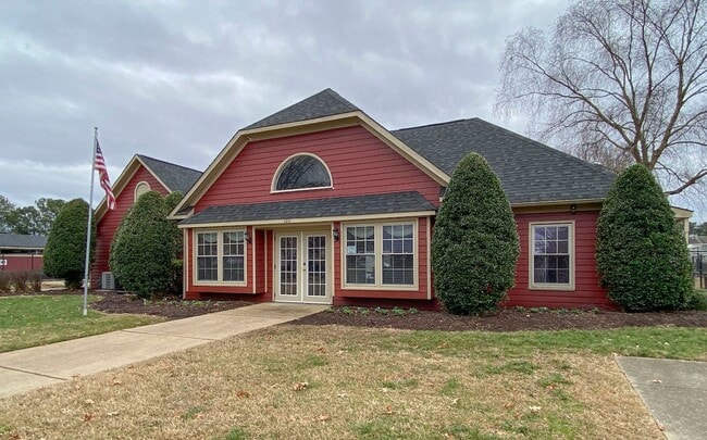 Building Photo - Townhome in sought after Coventry.