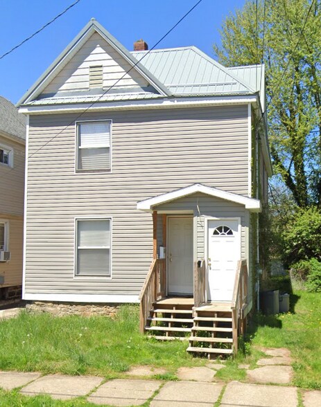 Building Photo - 1008 W 7th St