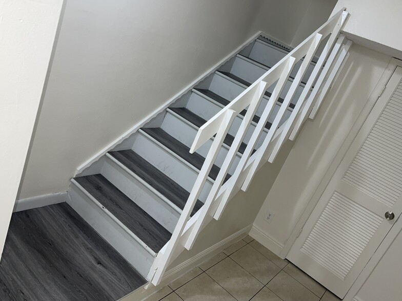 Building Photo - 5953 NW 25th Ct