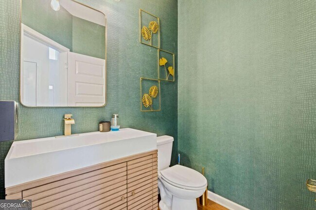 Building Photo - 3266 Cedar Crest Way