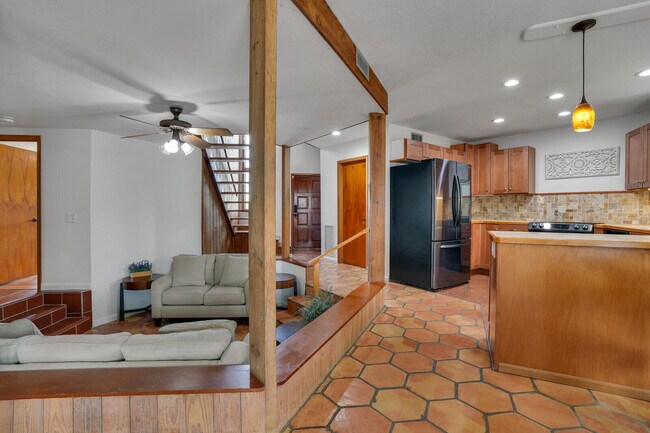 Building Photo - 9752 SE Highborne Way
